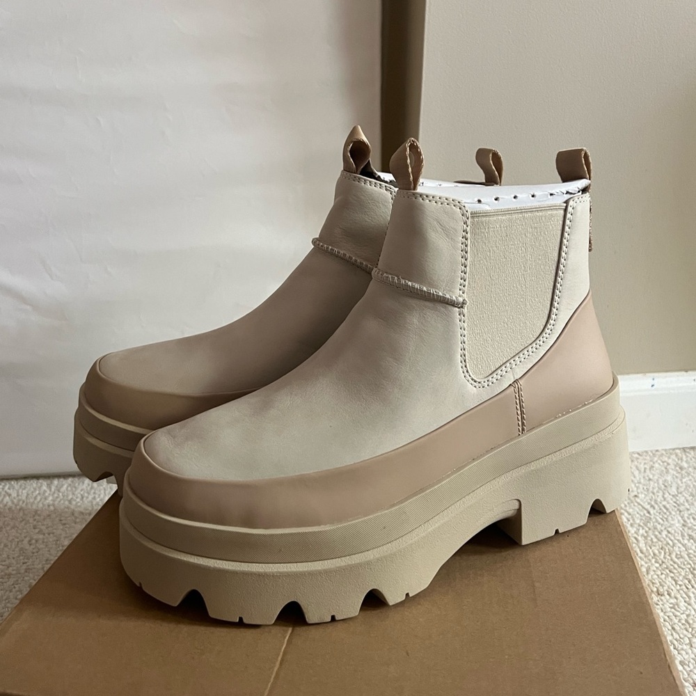 Size 11 Ugg Chelsea boot in Brisbane. Unworn in box.